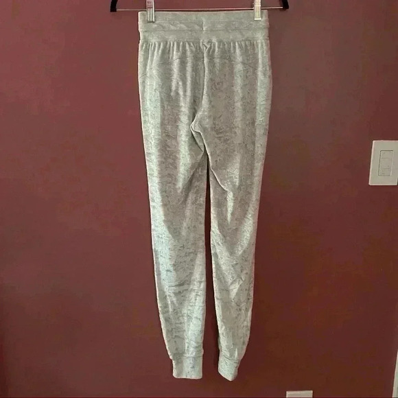 Lululemon Ready to Crush Jogger
Chrome - Picture 7 of 9